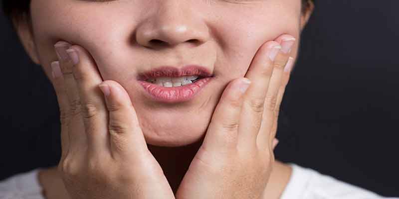 عشرة مواد تستخدم كعلاج منزلي لألم الأسنان